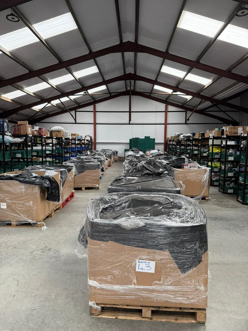 Warehouse full of return pallets